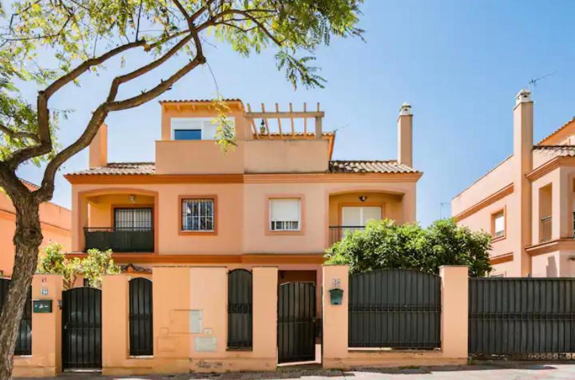 2 La Casa De Marilo Apartment Tomares Luaran gambar
